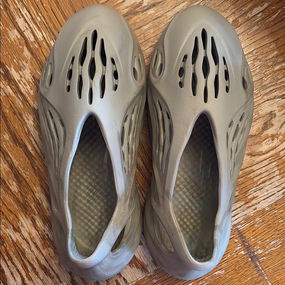 Yeezy Foam Rnnr Sage Stone Size 11